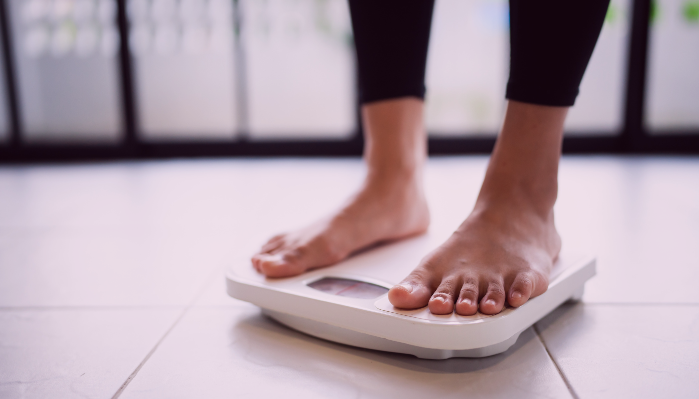 Sesión de acupuntura en Zaragoza para mejorar el metabolismo y equilibrar el sistema digestivo desde un enfoque de medicina integrativa